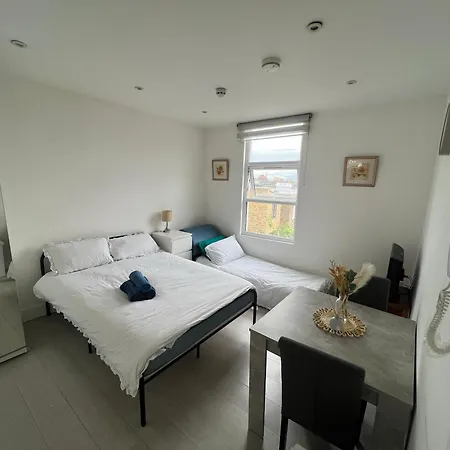Small Studio Flat Uxbridge Road